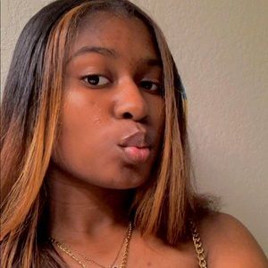 Meet your Posher, Charlize